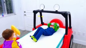 Влад и его новая игровая с АВТОПАРКОМ! Веселое видео для детей!