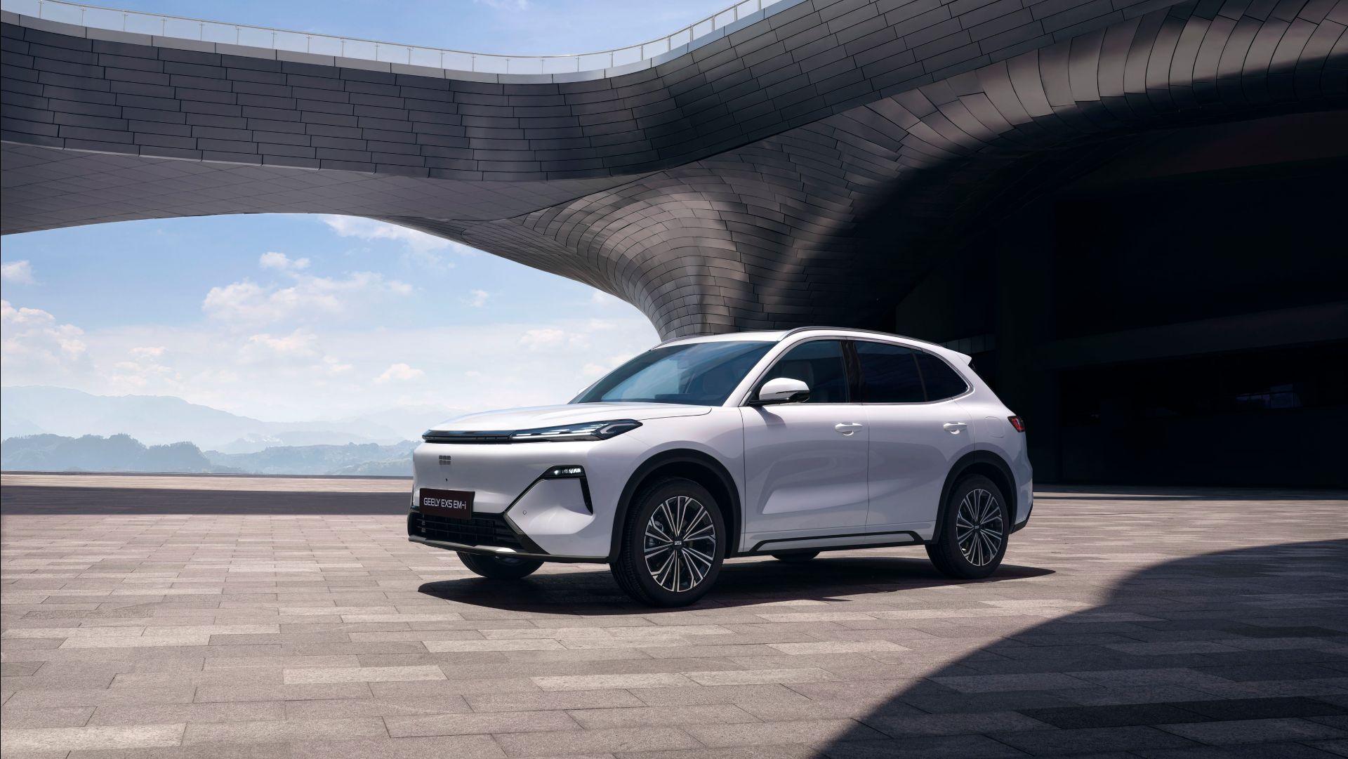 Обзор Geely EX5 EMi