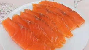 КАК СОЛИТЬ КРАСНУЮ РЫБУ / ФОРЕЛЬ В ДОМАШНИХ УСЛОВИЯХ 😋👍