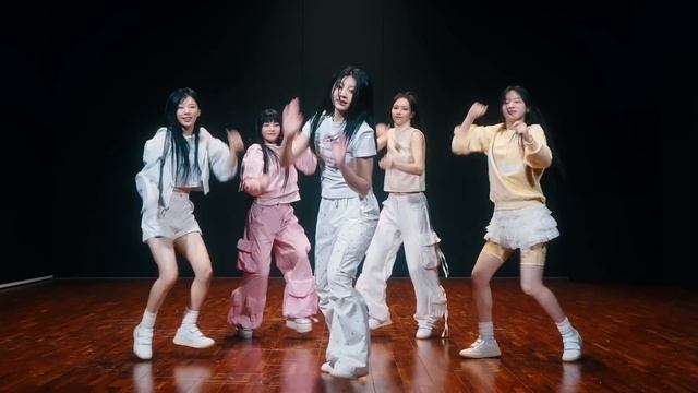 ILLIT - MAGNETIC DANCE MIRRORED смотреть онлайн