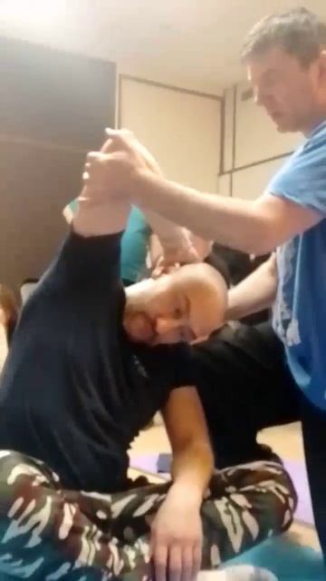 Наклон тела вбок в положении сидя