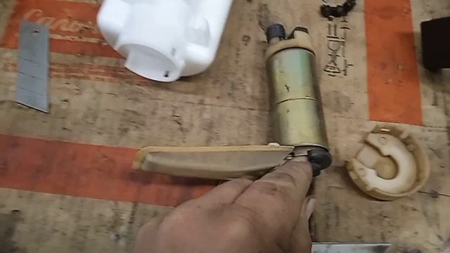 Toyota RAV 4 Замена топливного фильтра. смотреть онлайн