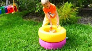 Дети встречают животных! Видео для малышей!