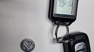 Ключ-карта разряжена. Просто меняем батарейку.