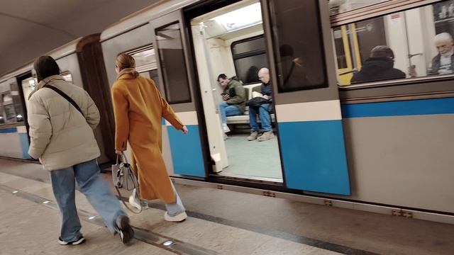 Электропоезд 81-740/741 Русич, на станции метро Строгино