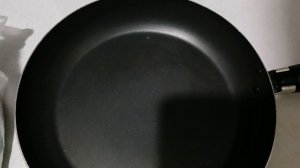 Как очистить сковороду от застарелого жира в домашних условиях