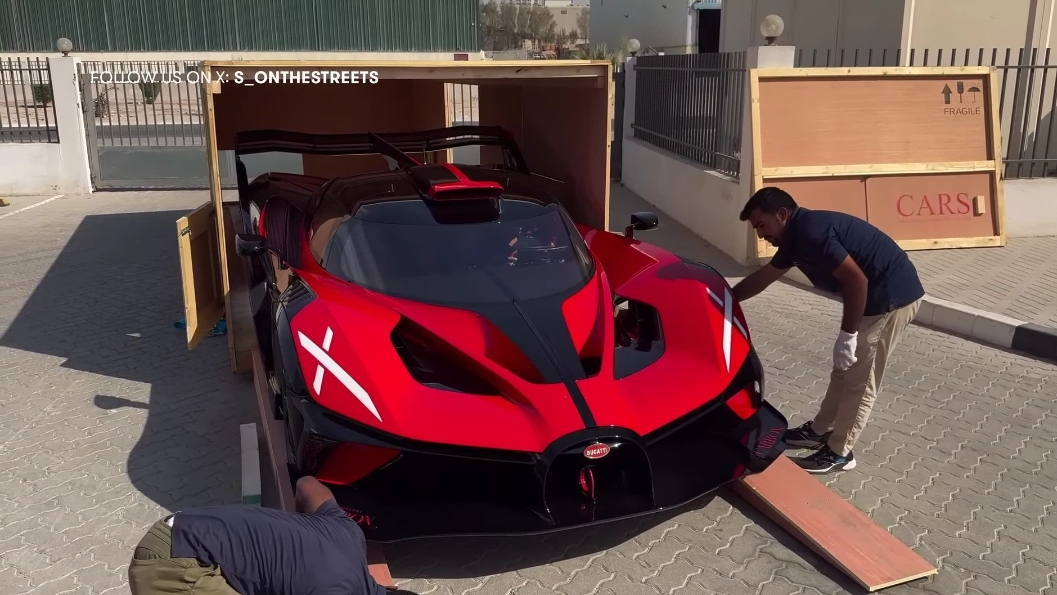 Распаковка Bugatti Bolide за 4.000.000$