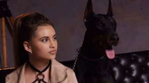 Диана Анкудинова и доберман.