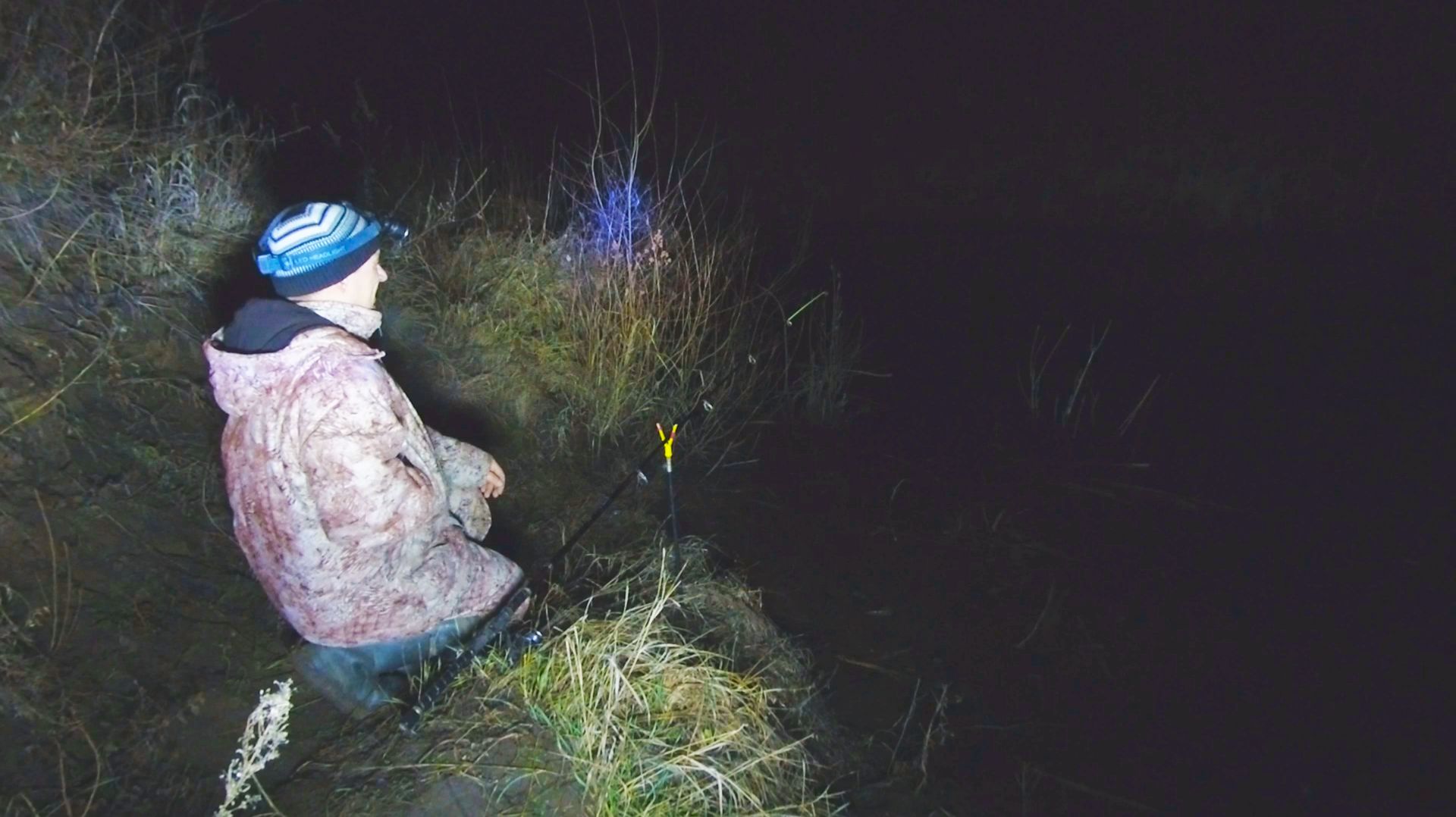 Рыбалка НОЧЬЮ. Донки Поздней ОСЕНЬЮ. На малую реку за налимом. 2 декабря 2025