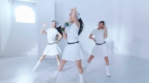 ILLIT - ALMOND CHOCOLATE DANCE MIRRORED