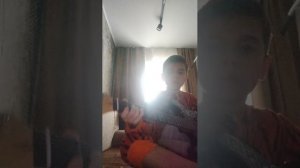 играю много песен король и шут на гитаре