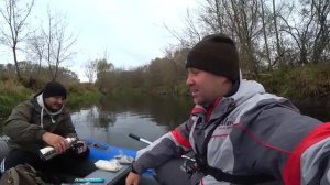 ДИКИЕ ЩУКИ ЗАРОСШЕЙ РЕКИ радуют поклевками на воблер. Природа как сказка. Рыбалка на спиннинг осенью