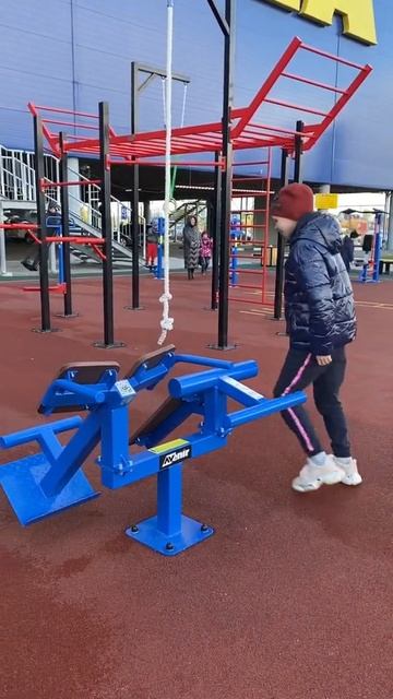 Уличный тренажер гиперэкстензия-пресс AVU025 AVENIR sport - выполнение упражнения