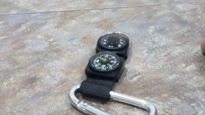 Компас термометр карабин брелок