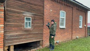 Планировка нашего дома в деревне. Предпоследний этап в строительстве окон веранды. Грибы на яблоне.