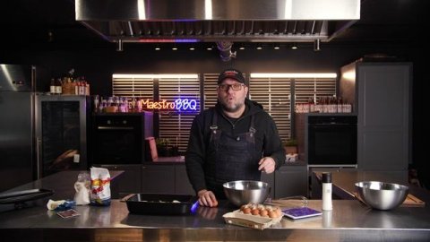 Шарлотка в керамическом гриле Green Kamado