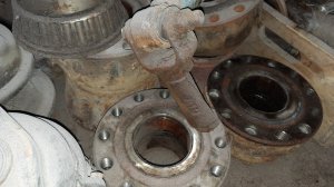 Как разобрать ступицу прицепа (грузовика)