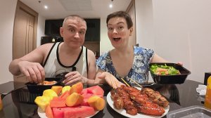 Мукбанг Эмоции через край) ПИРУЕМ в Паттайе! ЛЁГКИЙ ПП ужин за копейки! Таиланд нас ПОХУДЕЛ