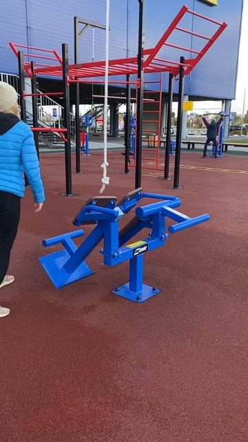 Уличный тренажер гиперэкстензия-пресс AVU025 AVENIR sport - выполнение упражнения