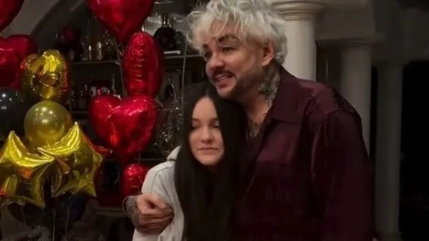 Подарки, хлопушки и торт в полночь: Филипп Киркоров поздравил дочь с 14-летием смотреть онлайн