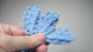 Как связать листочек с полоской посередине