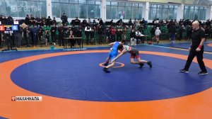 Городское первенство по вольной борьбе среди юношей проходит в Махачкале