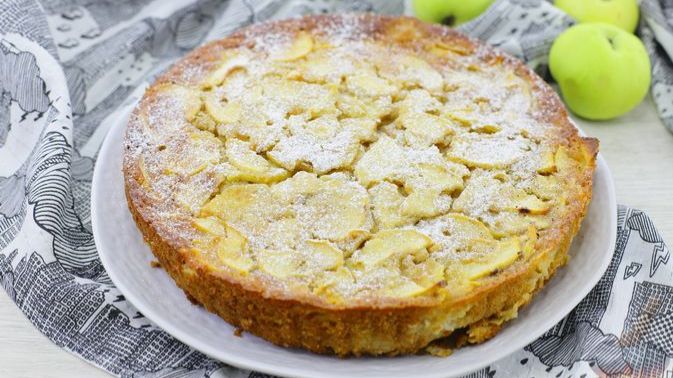 Его аромат создаст атмосферу душевного чаепития. ЯБЛОЧНЫЙ ПИРОГ НА КЕФИРЕ