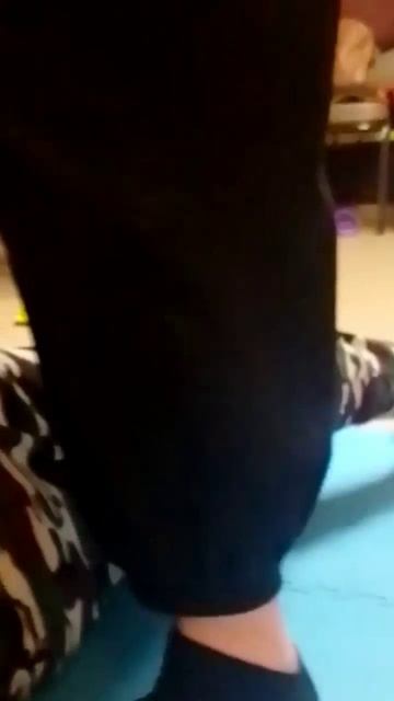 Скручивание позвоночника в положении лежа на животе