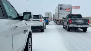 США терпит убытки из-за непогоды. Аэопорты и школы закрыты, транспортная логистика парализована