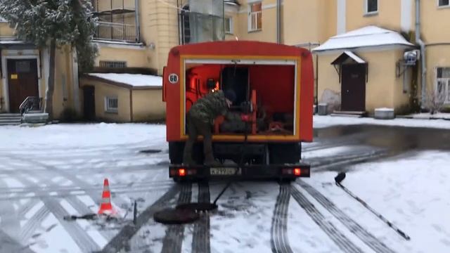 Прим Сервис. Прочистка засора в колодце (1)