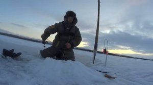 ОСТАЛСЯ ОДИН ДО КОНЦА!! И НАЛОВИЛ!! САМЫЙ ТРУДНЫЙ ПЕРВЫЙ ЛЁД!!!ЗИМНЯЯ РЫБАЛКА 2025 !!!