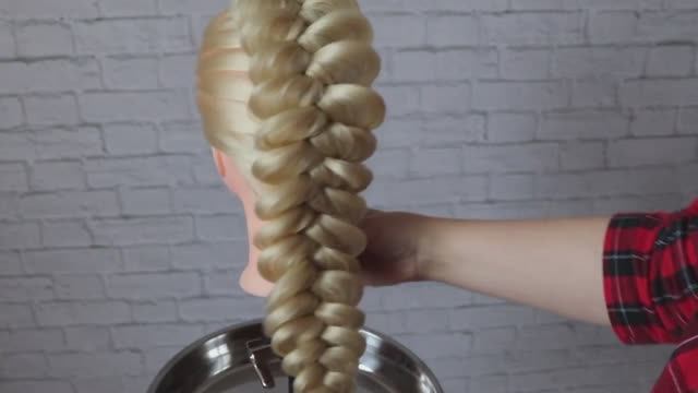 Коса наоборот с вытягиванием прядей