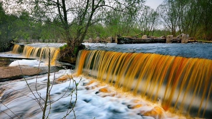 КАРАМЕЛЬНЫЙ водопад / Водопад в СУТОКАХ / Путешествие по НОВГОРОДСКОЙ ОБЛАСТИ