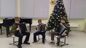 Листов. В землянке. Трио баянистов.