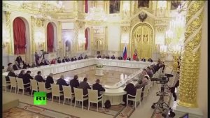 Президент по Конституции не орган власти. У Путина есть только влияние и ручное управление.