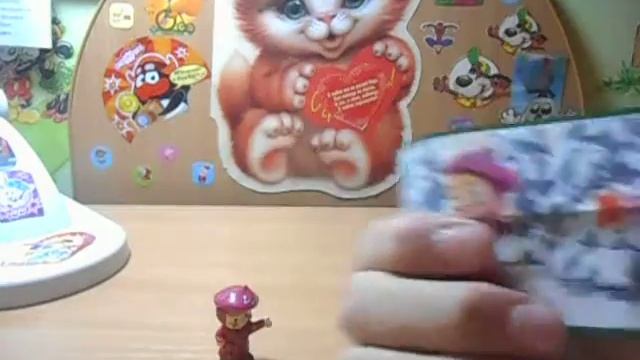 Открываем киндер по мультсериалу "Маша и медведь" и дешовое,китайское яйцо "Веселая Ярмарка" смотреть онлайн