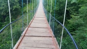 Мост влюбленных в поселке Шахтеров в Абхазии.