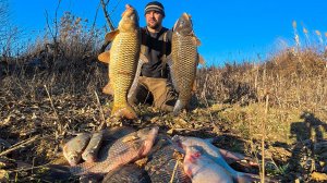 ЧТО? ЗИМА ПРИШЛА, А САЗАН ВО ВСЮ ЛОВИТСЯ! КРУПНЫЕ КАРАСИ И САЗАН НА ЧЕРВЯ. Удивительная Астрахань.