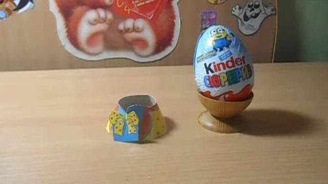 Раскрываем киндеры сюрпризы серии "Миньоны" смотреть онлайн