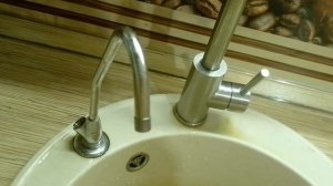 Обзор: освежитель воздуха автомобиля; кранбукса для фильтра питьевой воды.