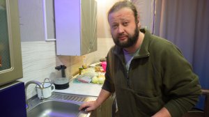 Не замёрзнуть в Сибири надо готовить мясо и топить углём котлы и печь в доме ПОДВАЛ ИЛЬИЧА