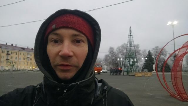 Доброе утро Друзья! второй день установки Ёлки, селфи будка на месте!) смотреть онлайн