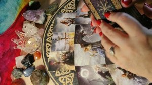 Чем вы ему нравитесь 💞 таро расклад на отношения