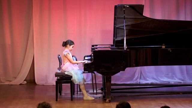 05 С. Майкапар «Детский танец», исп. Широкова Екатерина (Скопенко И.В.) смотреть онлайн