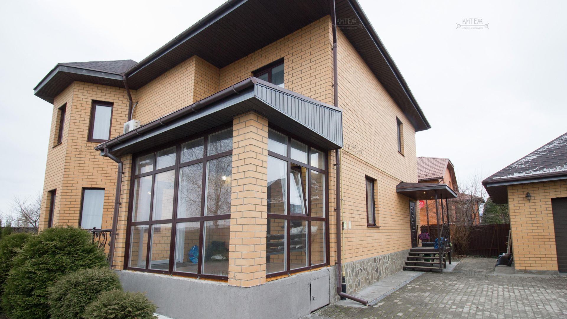 Коттедж с полной отделкой на ухоженном участке смотреть онлайн