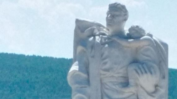 Памятник воинам-землякам, погибшим на фронтах Великой Отечественной войны, в селе Урик