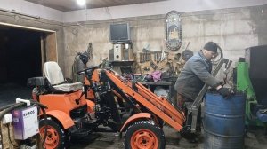 Мини погрузчик своими руками, работа крановой установкой.