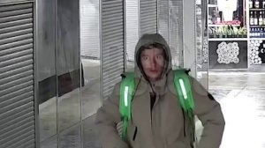 В Новосибирске курьер-мигрант ударил ногой пенсионерку прямо в лицо: он сделал это ради развлечения