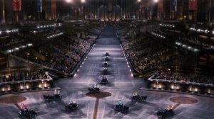 Парад трибутов: огненная Китнисс зажигает арену! | „Голодные игры