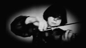 Играла скрипка, дарила сердца своего тепло...